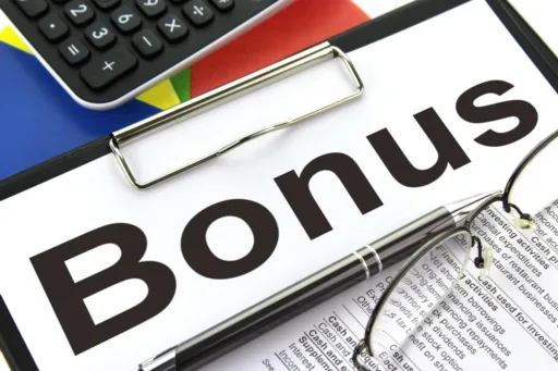 Bonus Natale, 100 euro in arrivo, domanda, requisiti ed esclusi