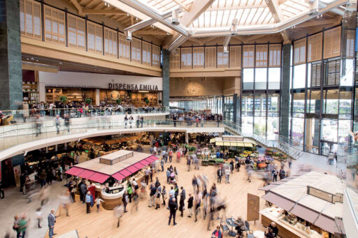 Centro commerciali chiusi nei festivi e tutela dei piccoli negozi