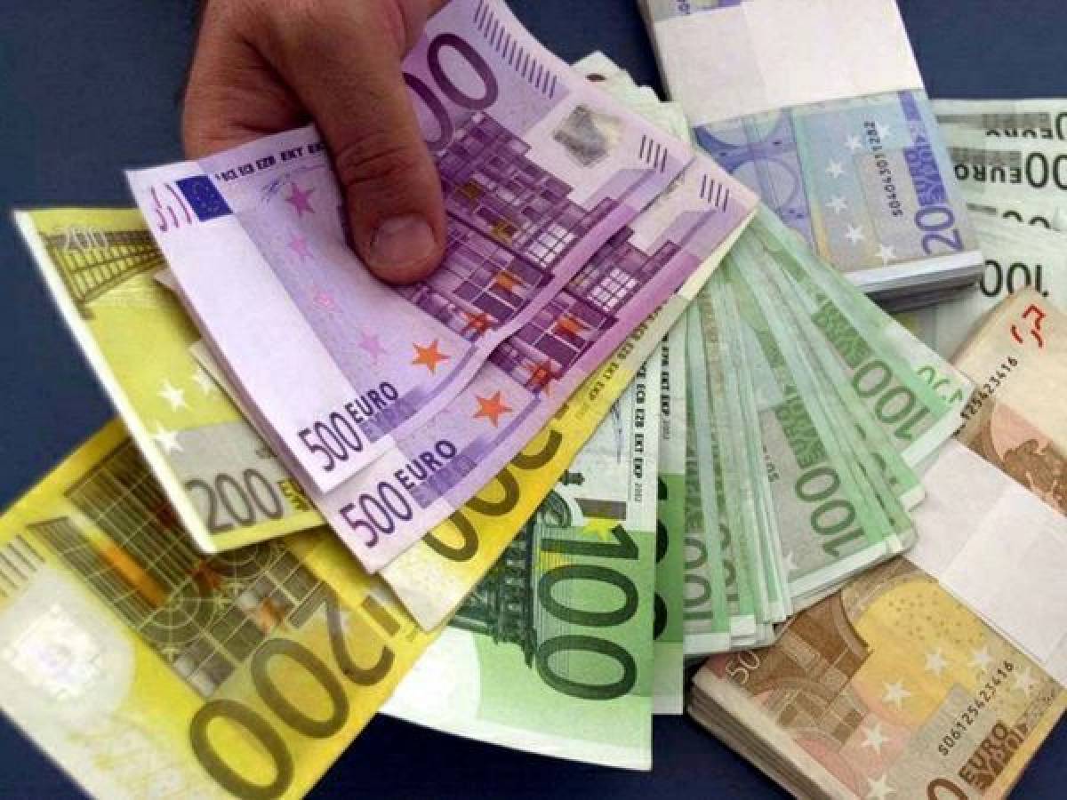 In arrivo nuove banconote euro, con la terza serie cosa cambia? Ecco il taglio che sparisce e per quale motivo.